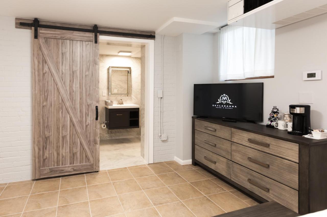 Skylaranna Resort & Spa Hendersonville Bagian luar foto