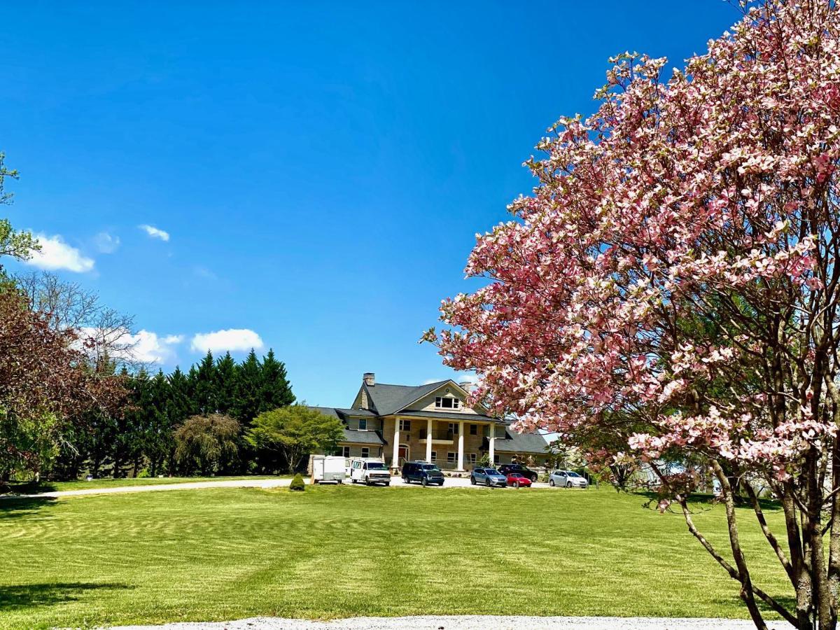 Skylaranna Resort & Spa Hendersonville Bagian luar foto