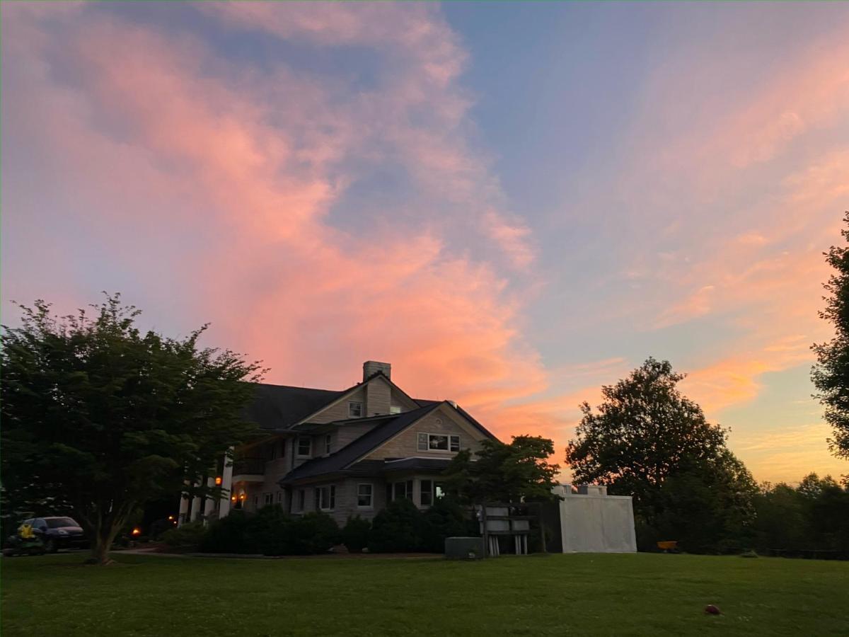 Skylaranna Resort & Spa Hendersonville Bagian luar foto